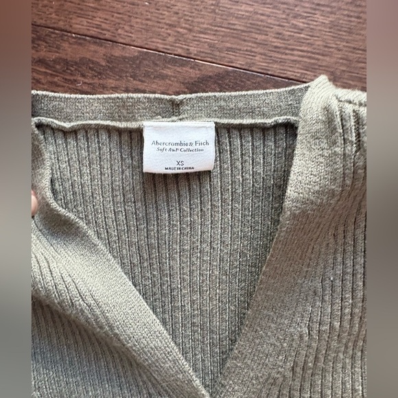 Button Through sweater dress XS in olive green  Abercrombie dress long sleeve - Picture 5 of 6